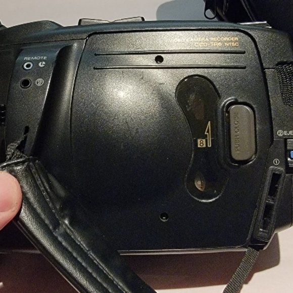 Sony CCD TR6 Handycam Camcorder - Picture 5 of 11